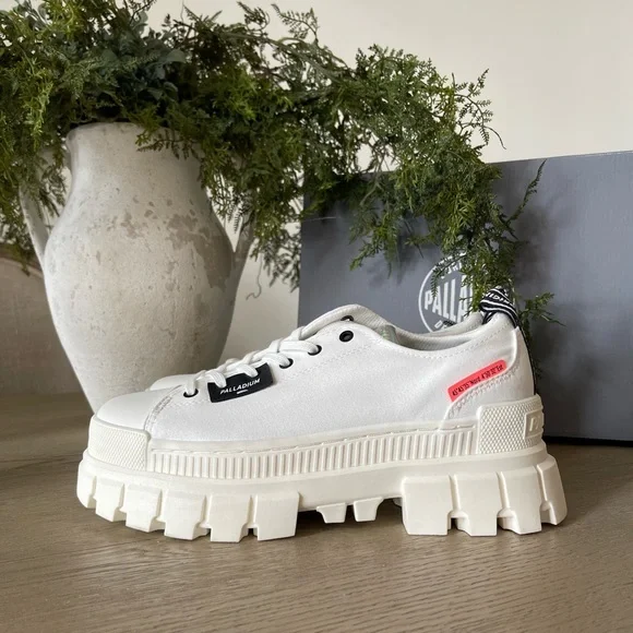 Palladium Women’s ‘Revolt LO TX’ Boots - Star White - Picture 5 of 8